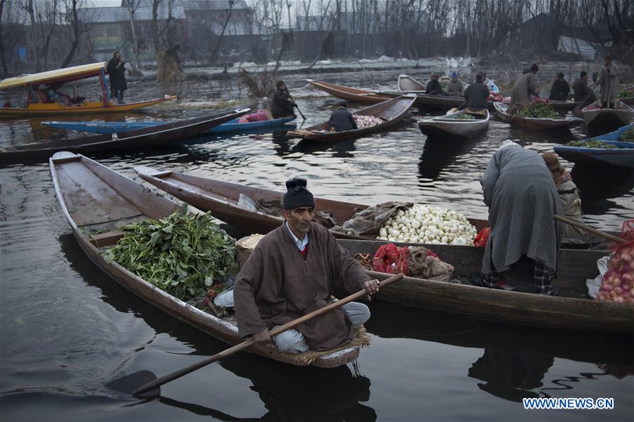 INDIA-KASHMIR-SRINAGAR-FLOATING VEGETABLE-MARKET