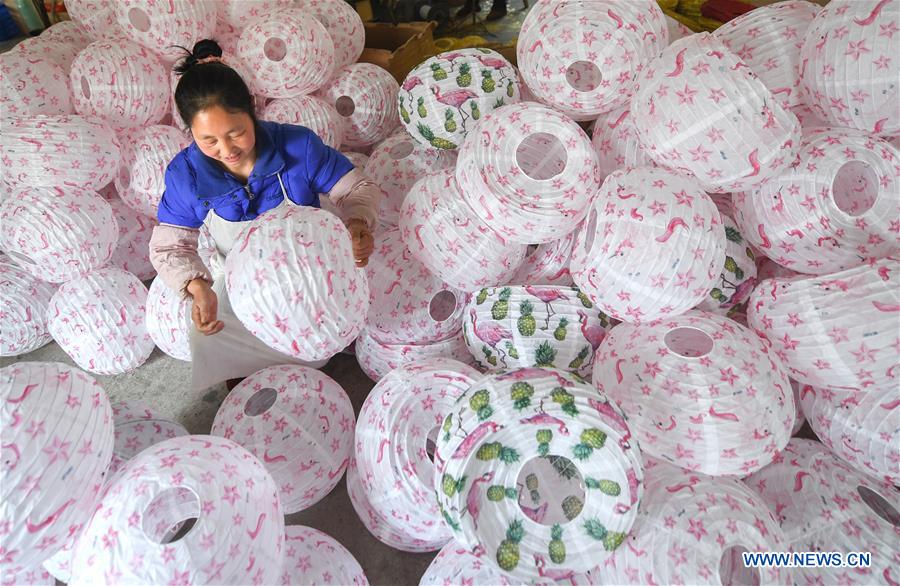 CHINA-HUBEI-CHONGYANG-HANDMADE LANTERN (CN)