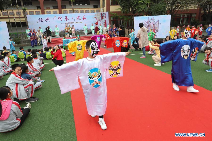 CHINA-CHENGDU-PUPILS-PEKING OPERA (CN)