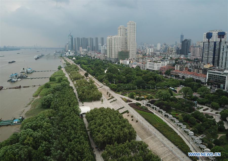 CHINA-HUBEI-WUHAN-RIVER BANK (CN)