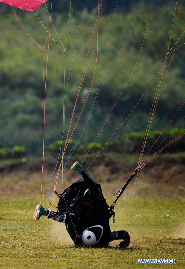 (SP)INDONESIA-PALEMBANG-ASIAN GAMES-PARAGLIDING