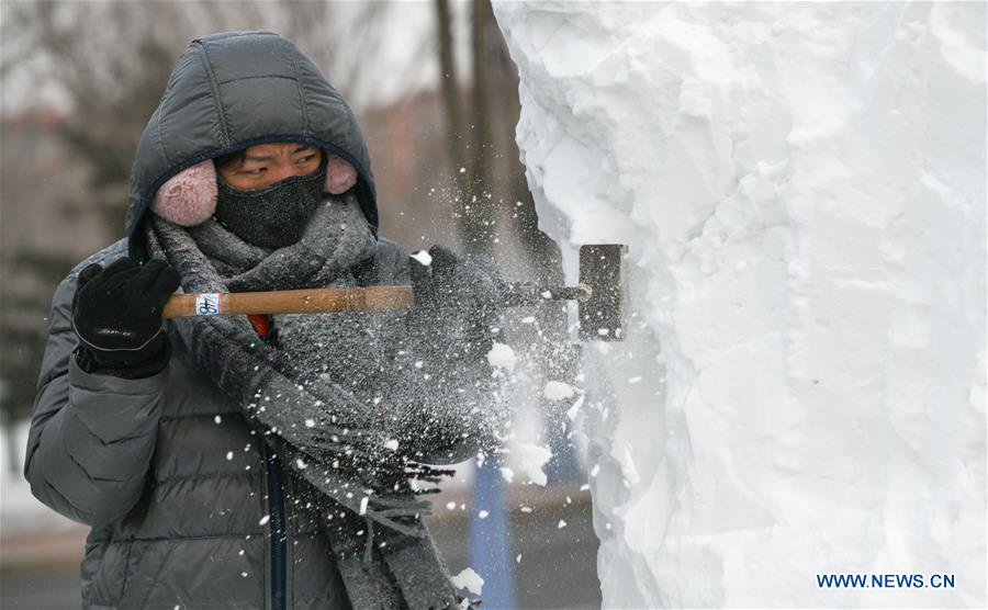 CHINA-HARBIN-INTERNATIONAL COLLEGE STUDENTS-SNOW SCULPTURE COMPETITION (CN)