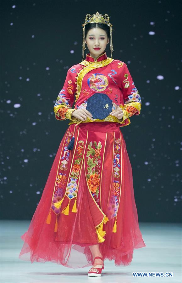 CHINA-CHENGDU-COLLEGE-FASHION WEEK (CN)