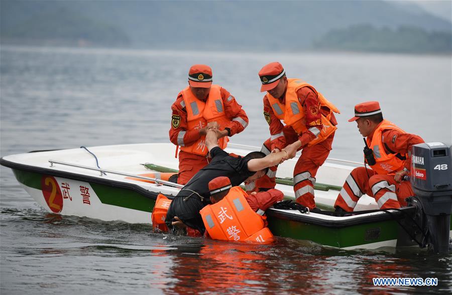 CHINA-GUIZHOU-QINGZHEN-FLOOD CONTROL AND RELIEF DRILL (CN)