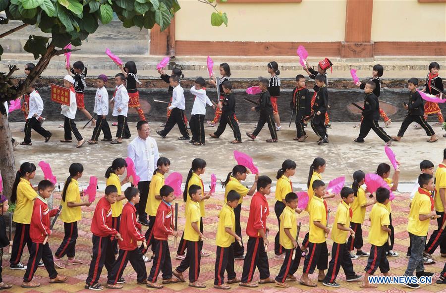 (SP)CHINA-YUNNAN-MANGSHI-MUNAO DANCING