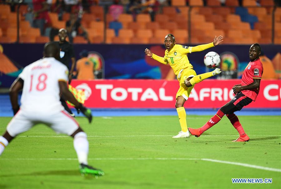 (SP)EGYPT-CAIRO-SOCCER-AFRICA CUP-UGANDA VS ZIMBABWE