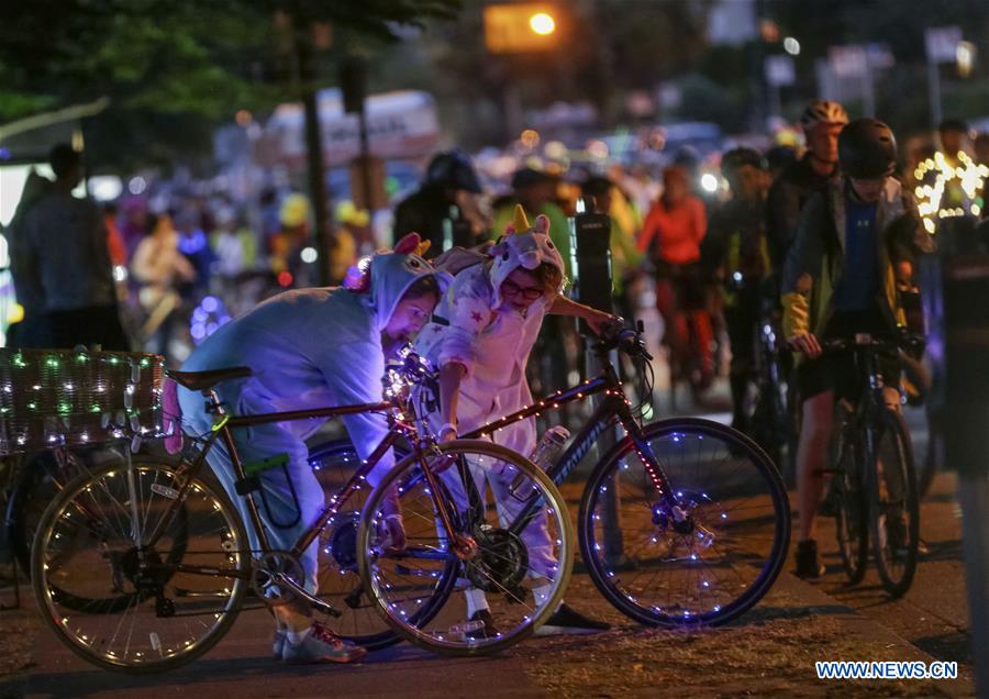 CANADA-VANCOUVER-BIKE THE NIGHT-EVENT