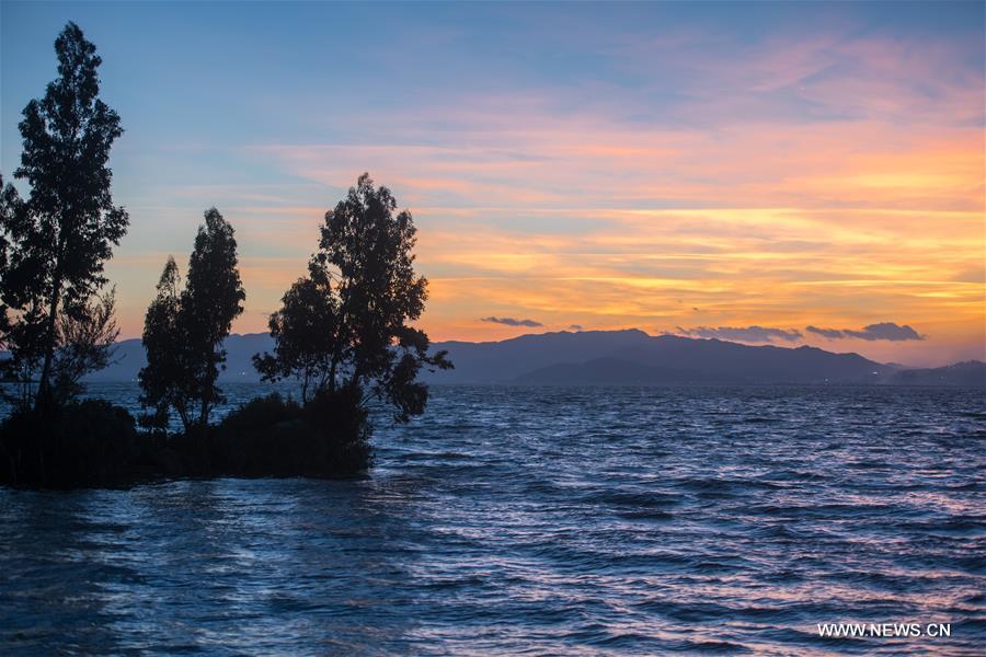 CHINA-YUNNAN-KUNMING-DIANCHI LAKE-SCENERY (CN)