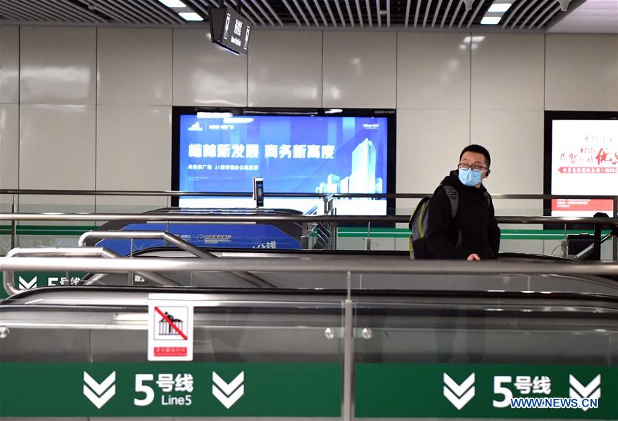 CHINA-ZHENGZHOU-NOVEL CORONAVIRUS-SUBWAY-MASKS (CN)