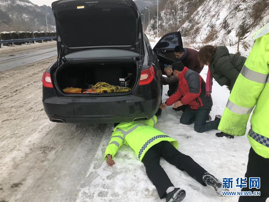 （新华全媒头条）（4）雨雪冰冻中，他们奋力前行——基层党员干群抗击冰雪灾害纪实