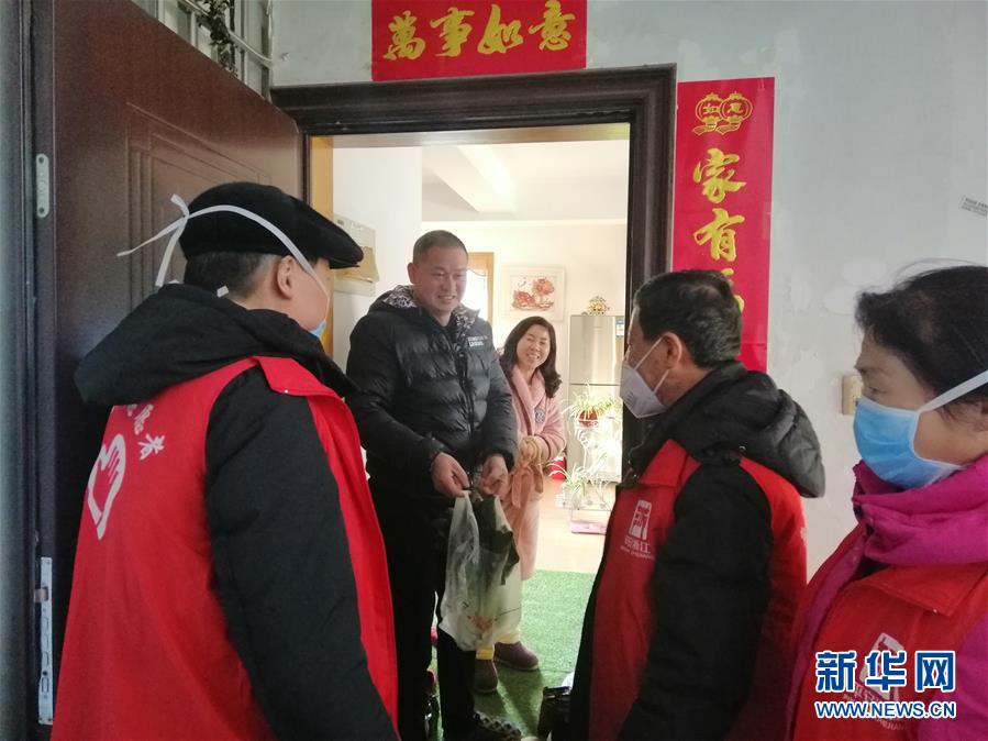 （在习近平新时代中国特色社会主义思想指引下——新时代新作为新篇章·习近平总书记关切事·图文互动）（5）扎紧篱笆打好桩——各地筑牢社区防控安全屏障